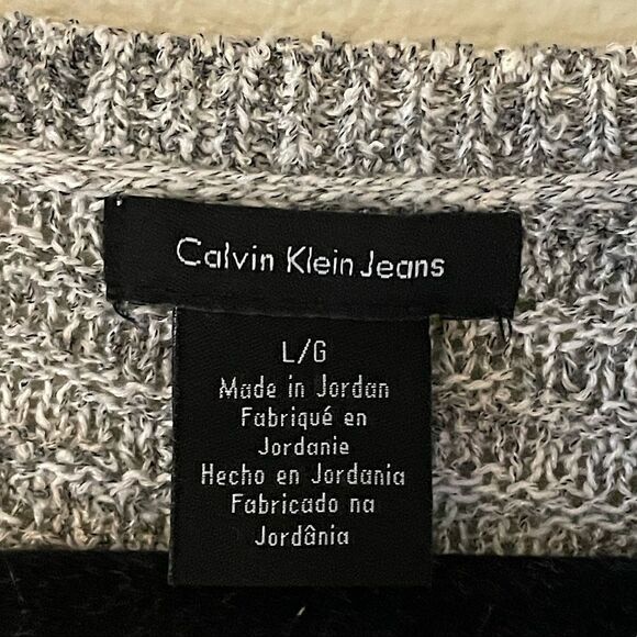 Calvin Klein Light Gray, Knit Sweater. Size Large. - Picture 3 of 3